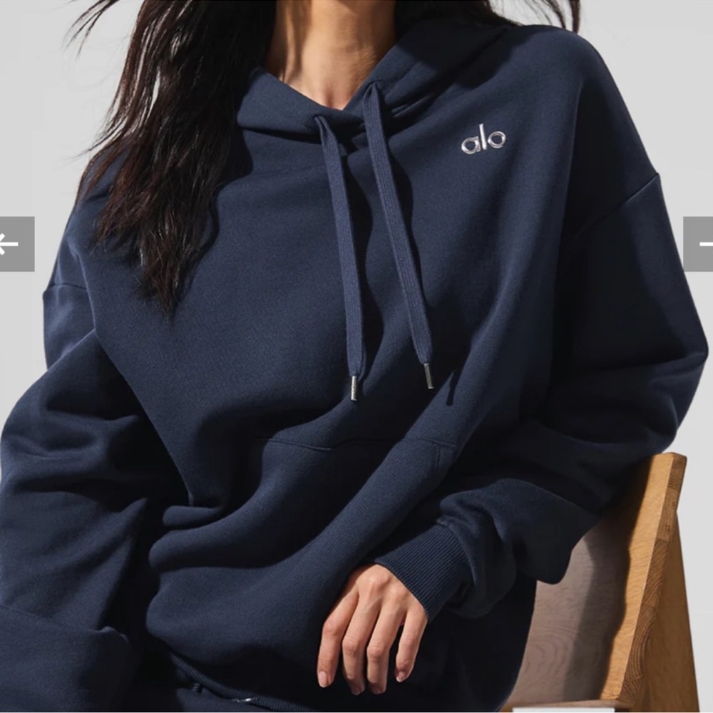 ALO Yoga Essential Navy Hoodie - size medium - like new